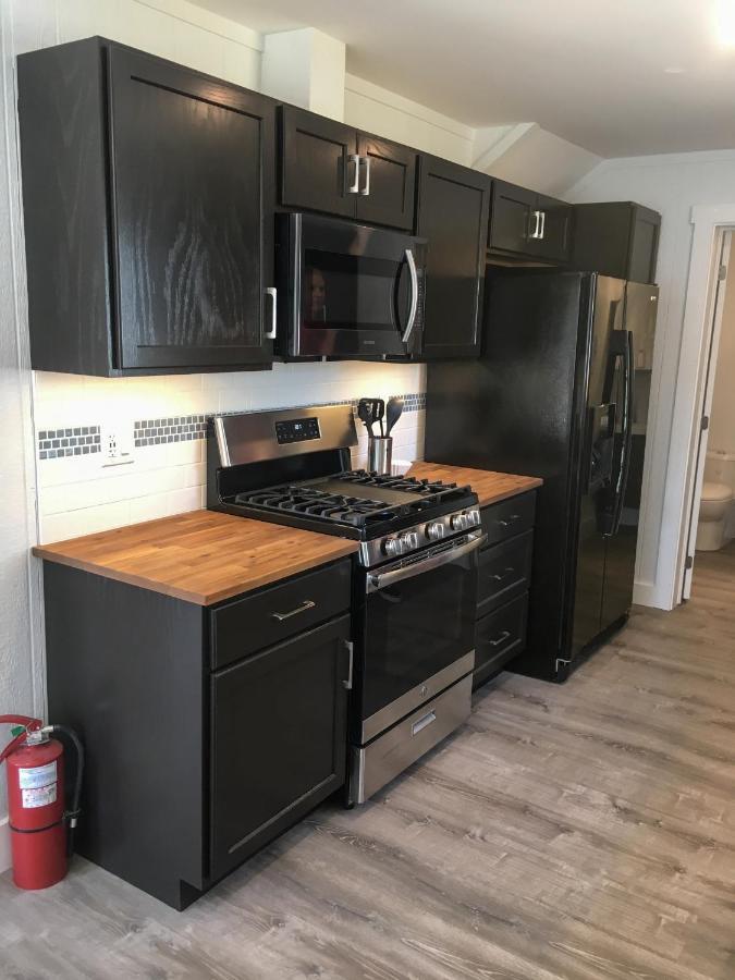 Larinda'S Landing Oceanfront Cottages Халифакс Екстериор снимка