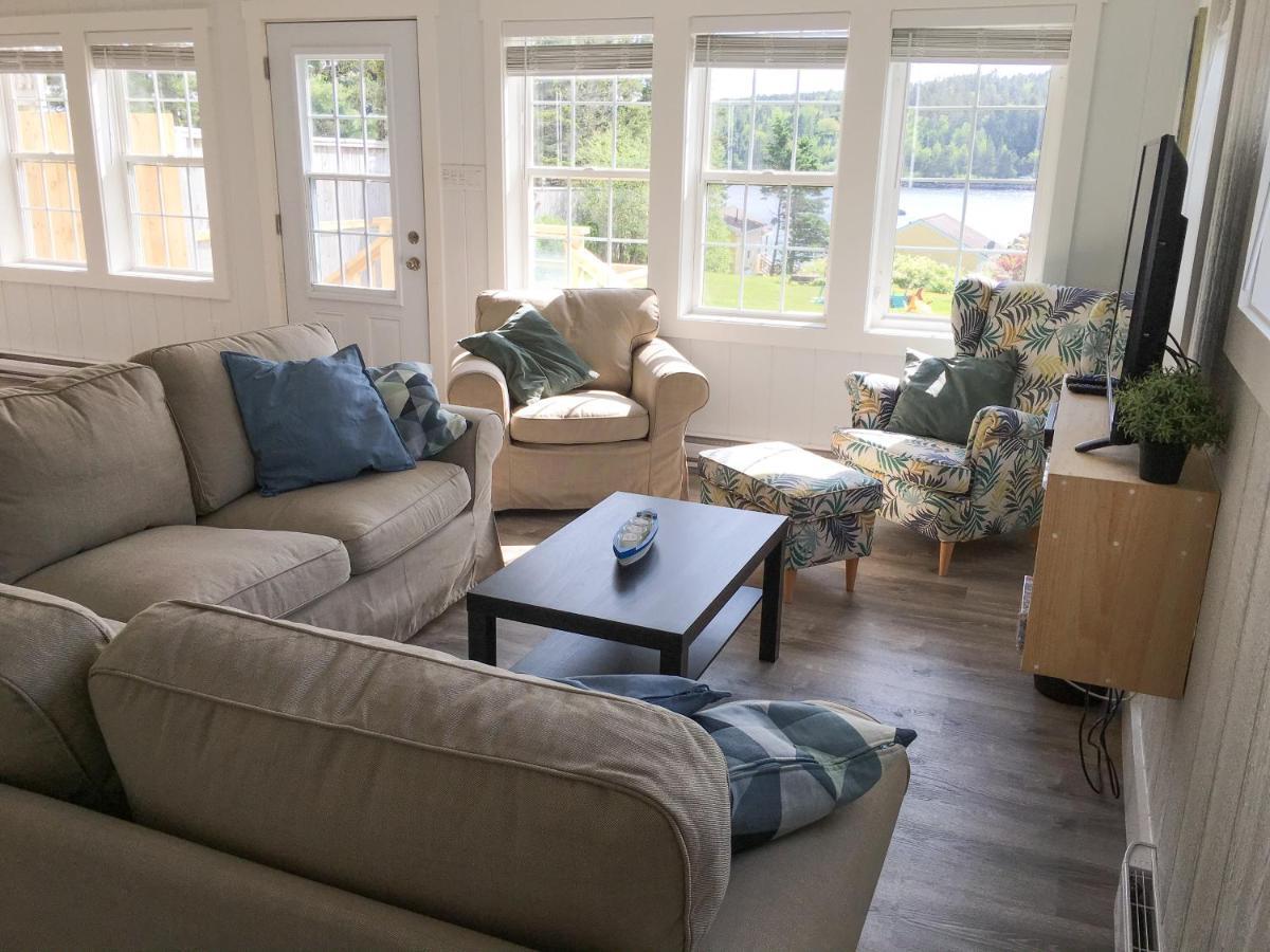 Larinda'S Landing Oceanfront Cottages Халифакс Екстериор снимка
