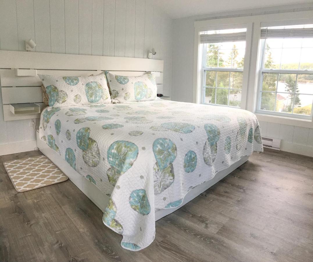 Larinda'S Landing Oceanfront Cottages Халифакс Екстериор снимка