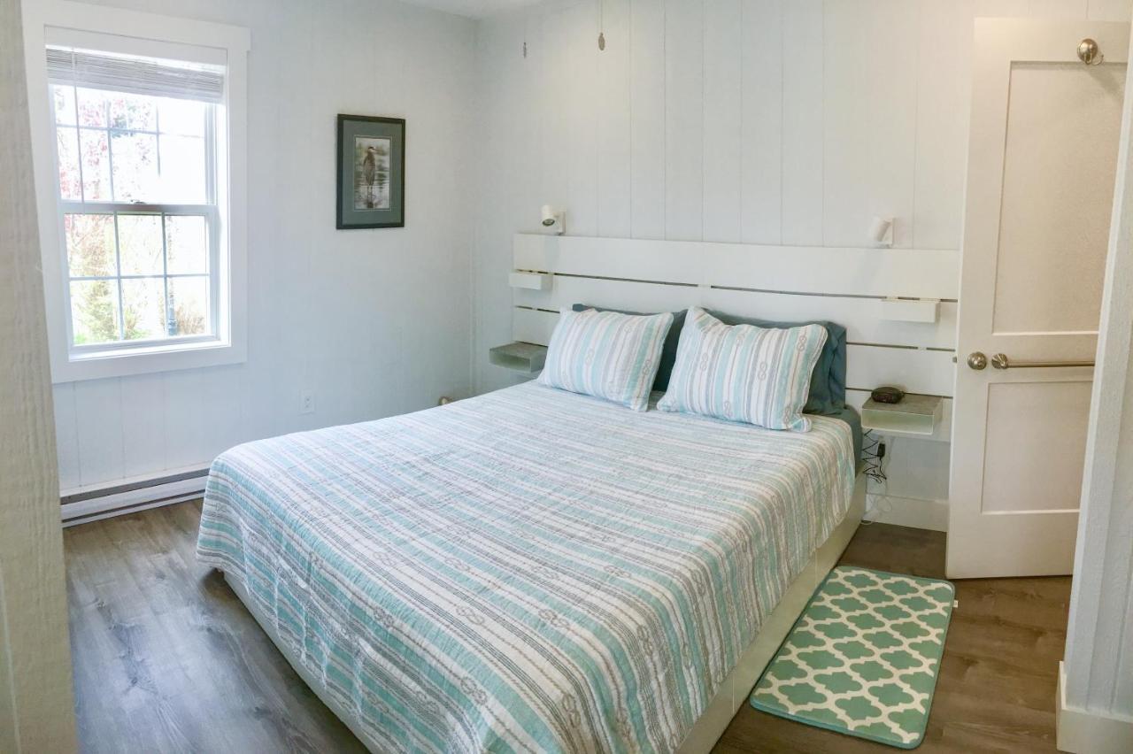 Larinda'S Landing Oceanfront Cottages Халифакс Екстериор снимка
