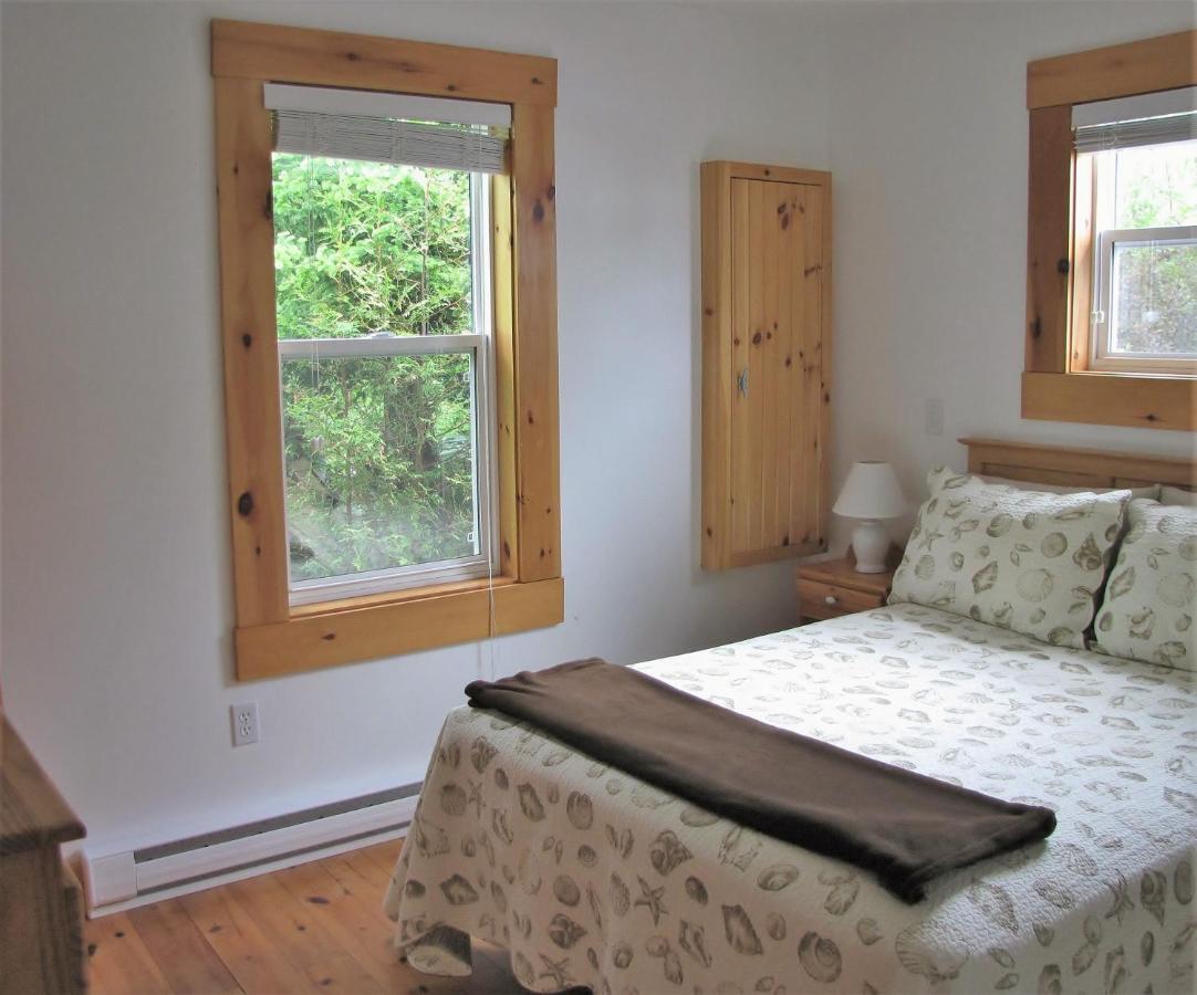 Larinda'S Landing Oceanfront Cottages Халифакс Екстериор снимка