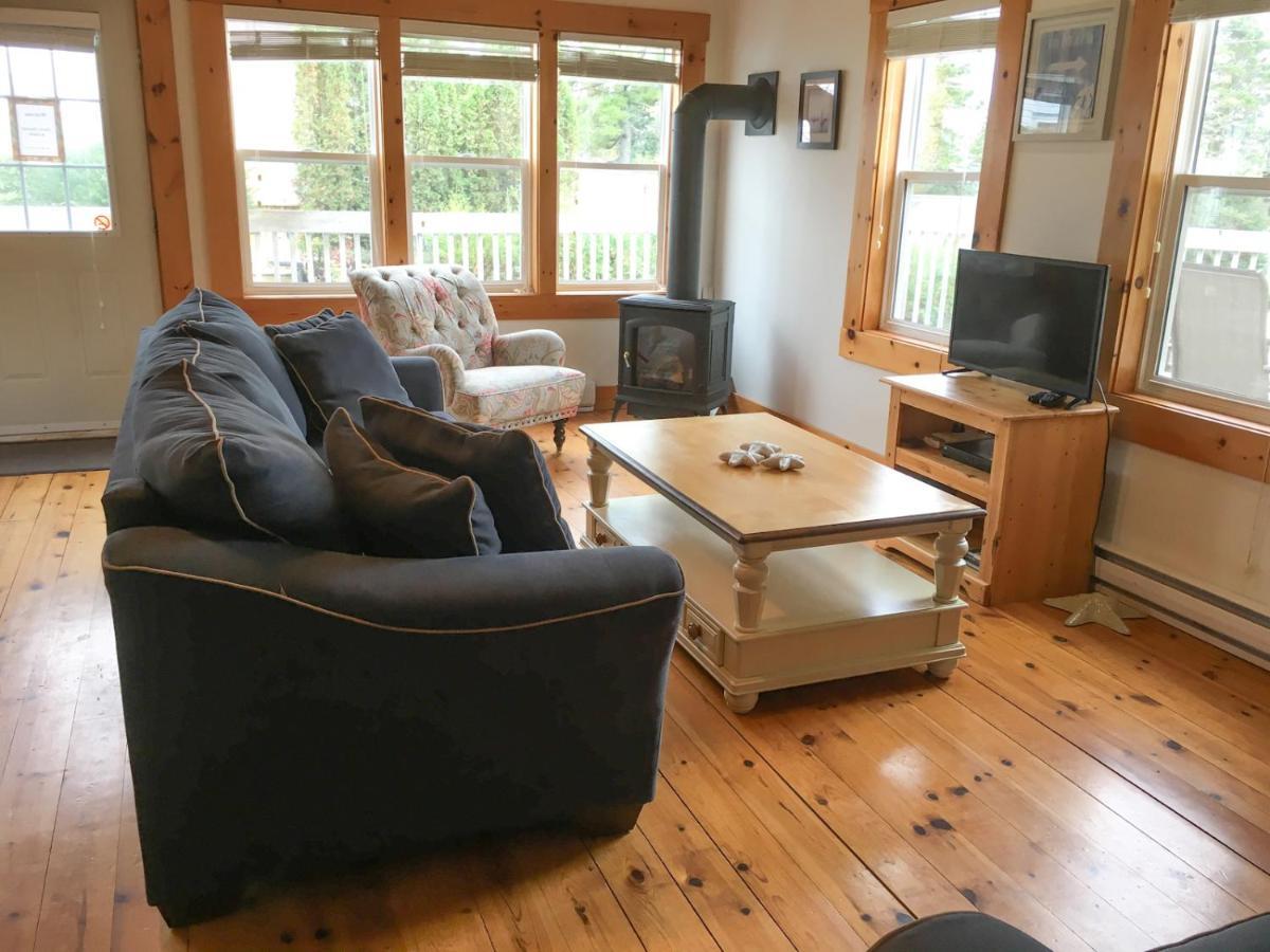 Larinda'S Landing Oceanfront Cottages Халифакс Екстериор снимка