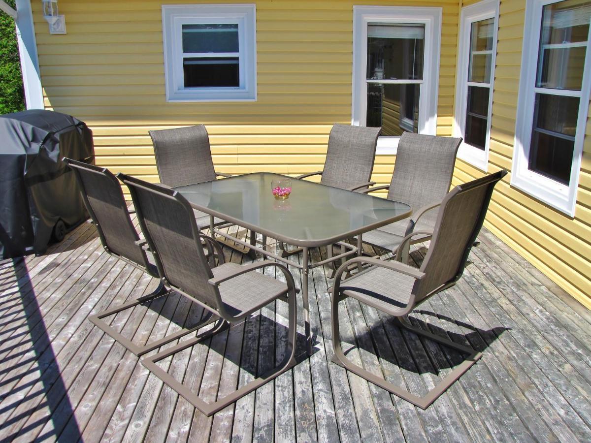 Larinda'S Landing Oceanfront Cottages Халифакс Екстериор снимка