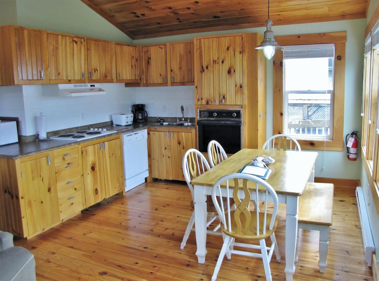 Larinda'S Landing Oceanfront Cottages Халифакс Екстериор снимка