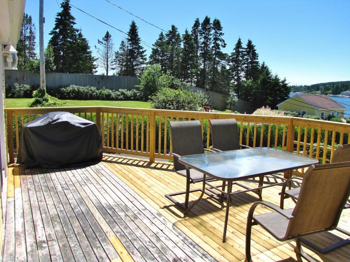 Larinda'S Landing Oceanfront Cottages Халифакс Екстериор снимка