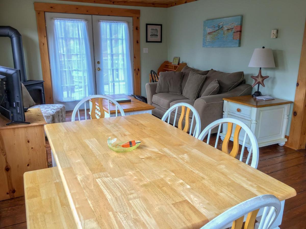 Larinda'S Landing Oceanfront Cottages Халифакс Екстериор снимка
