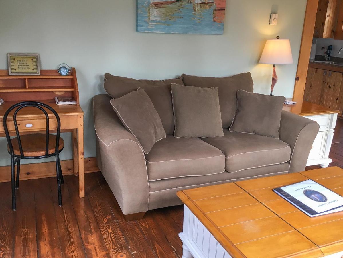 Larinda'S Landing Oceanfront Cottages Халифакс Екстериор снимка
