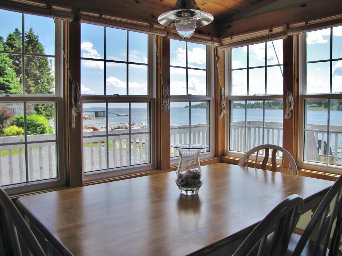 Larinda'S Landing Oceanfront Cottages Халифакс Екстериор снимка
