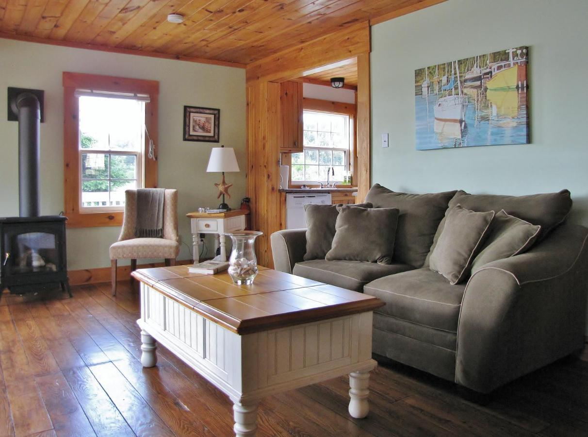 Larinda'S Landing Oceanfront Cottages Халифакс Екстериор снимка