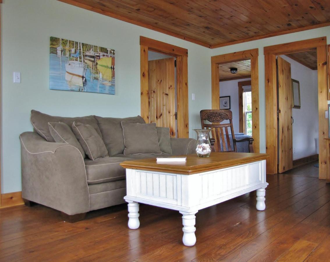 Larinda'S Landing Oceanfront Cottages Халифакс Екстериор снимка