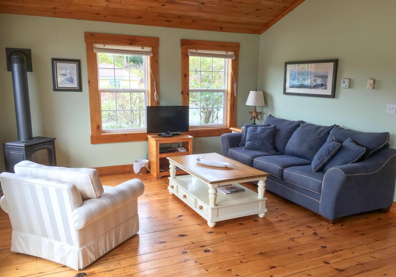 Larinda'S Landing Oceanfront Cottages Халифакс Екстериор снимка