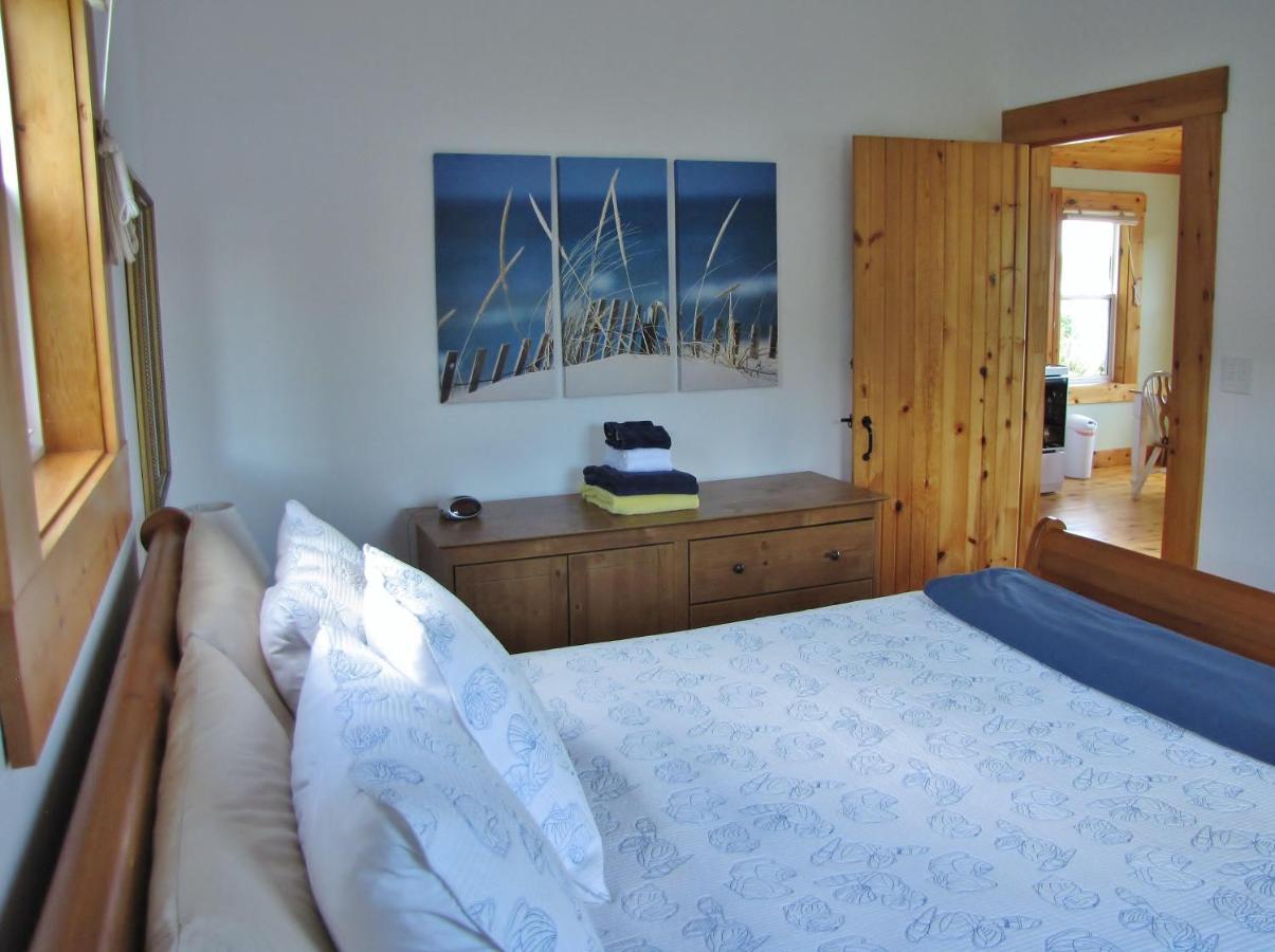 Larinda'S Landing Oceanfront Cottages Халифакс Екстериор снимка