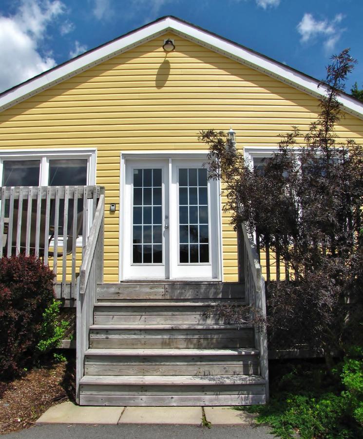 Larinda'S Landing Oceanfront Cottages Халифакс Екстериор снимка