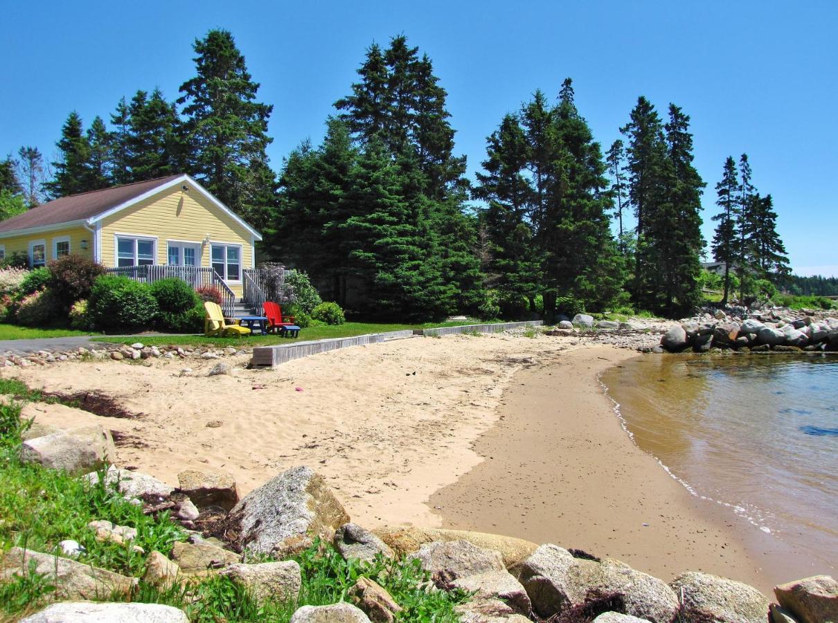 Larinda'S Landing Oceanfront Cottages Халифакс Екстериор снимка