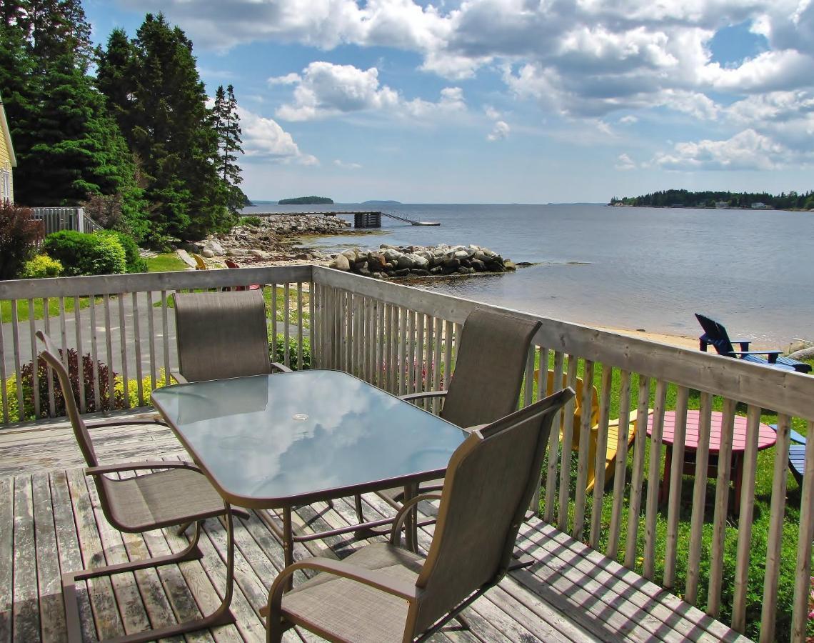 Larinda'S Landing Oceanfront Cottages Халифакс Екстериор снимка
