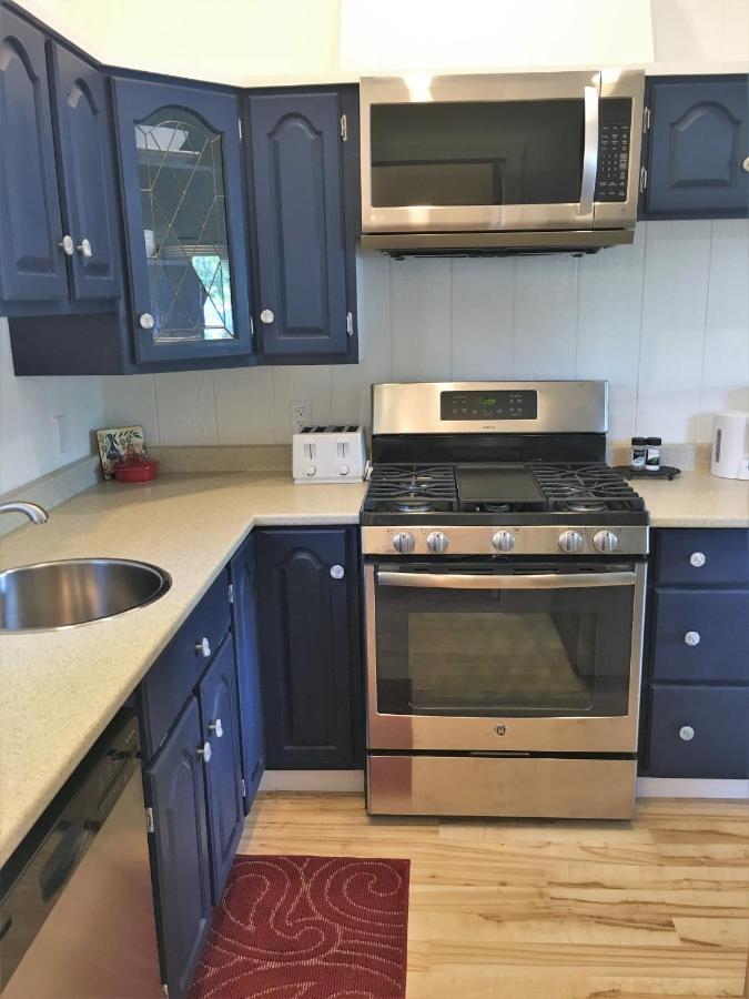 Larinda'S Landing Oceanfront Cottages Халифакс Екстериор снимка