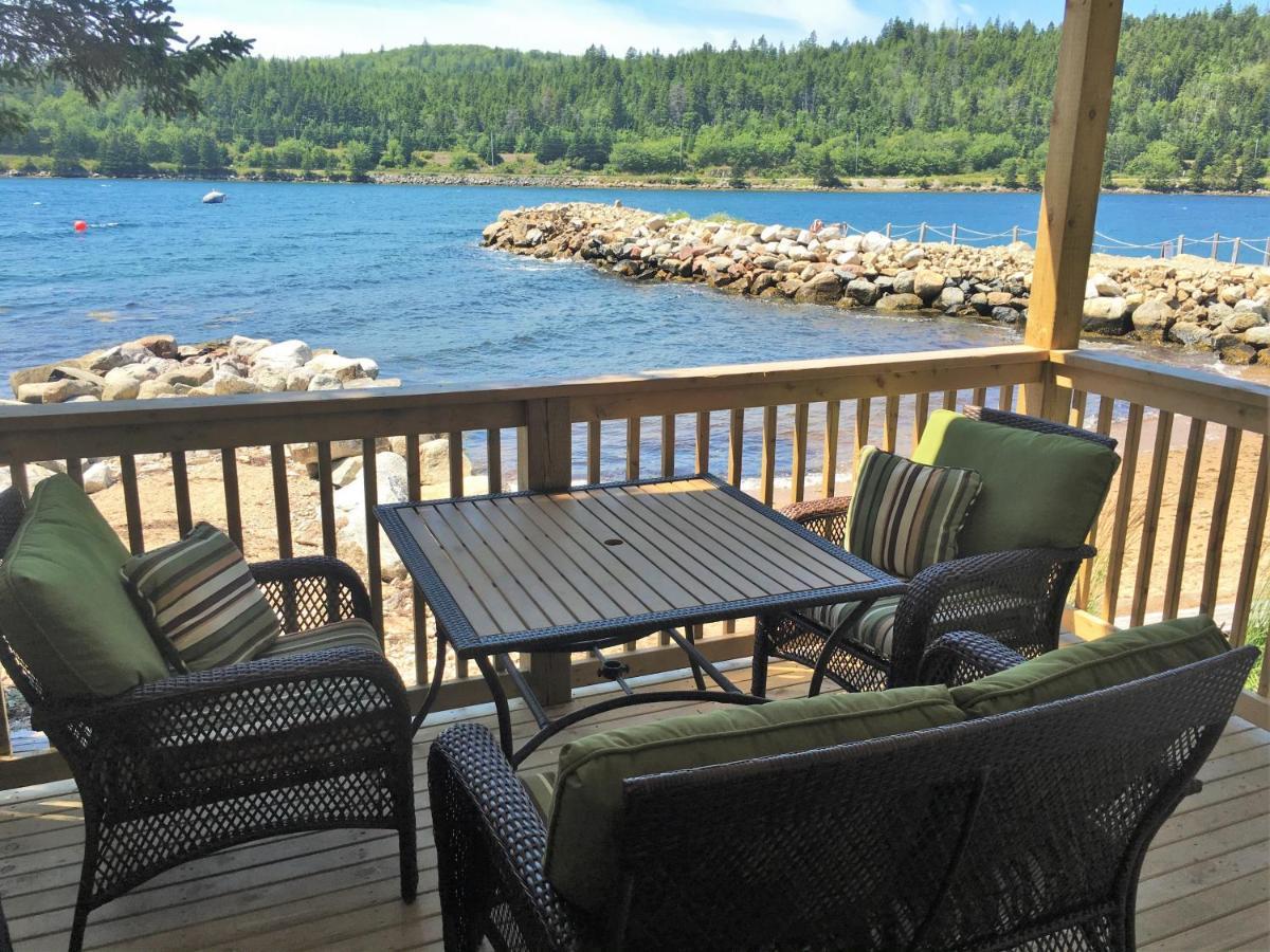 Larinda'S Landing Oceanfront Cottages Халифакс Екстериор снимка