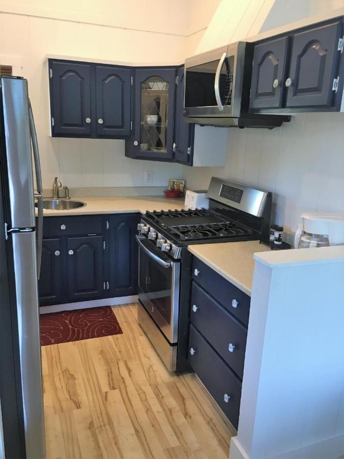 Larinda'S Landing Oceanfront Cottages Халифакс Екстериор снимка
