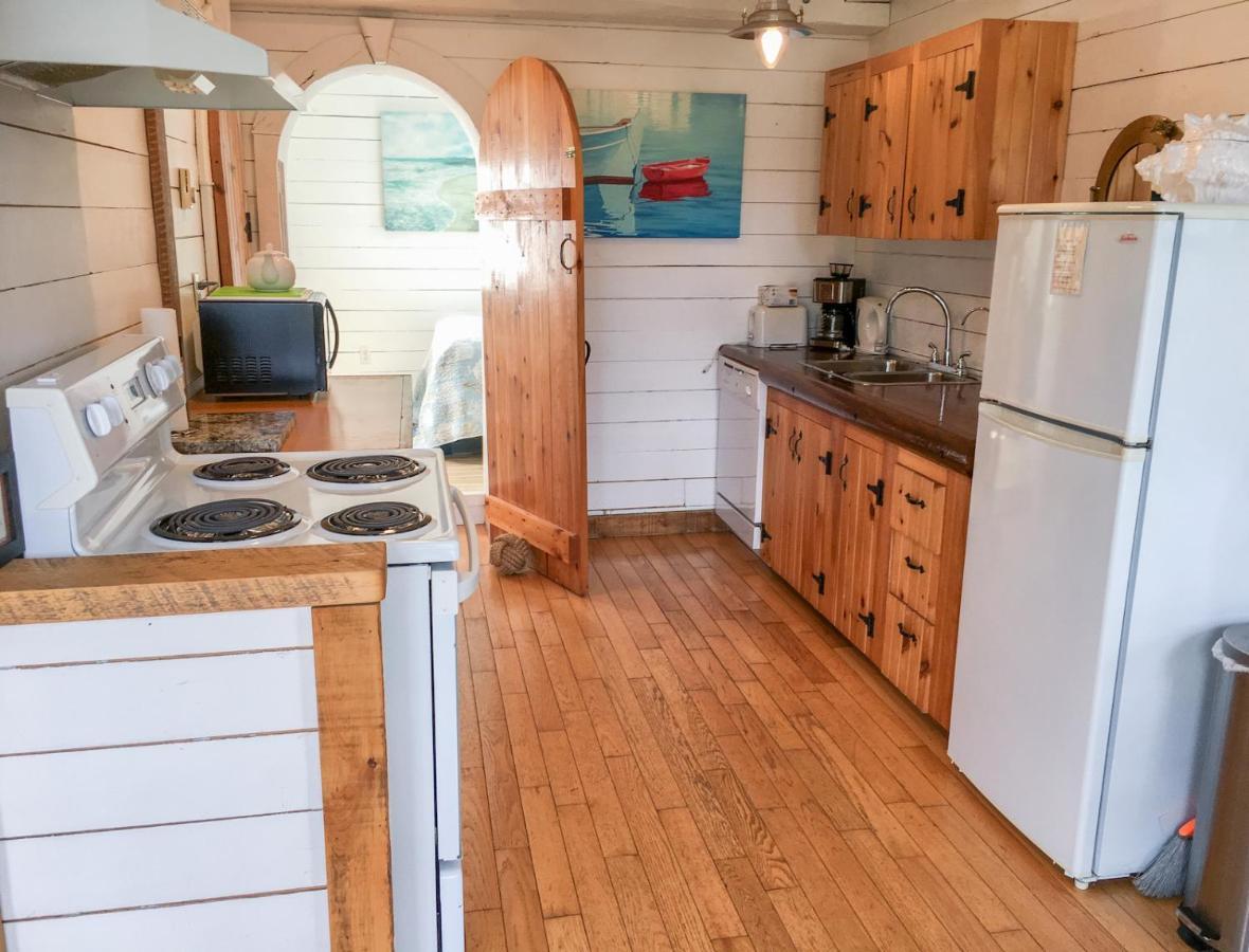 Larinda'S Landing Oceanfront Cottages Халифакс Екстериор снимка