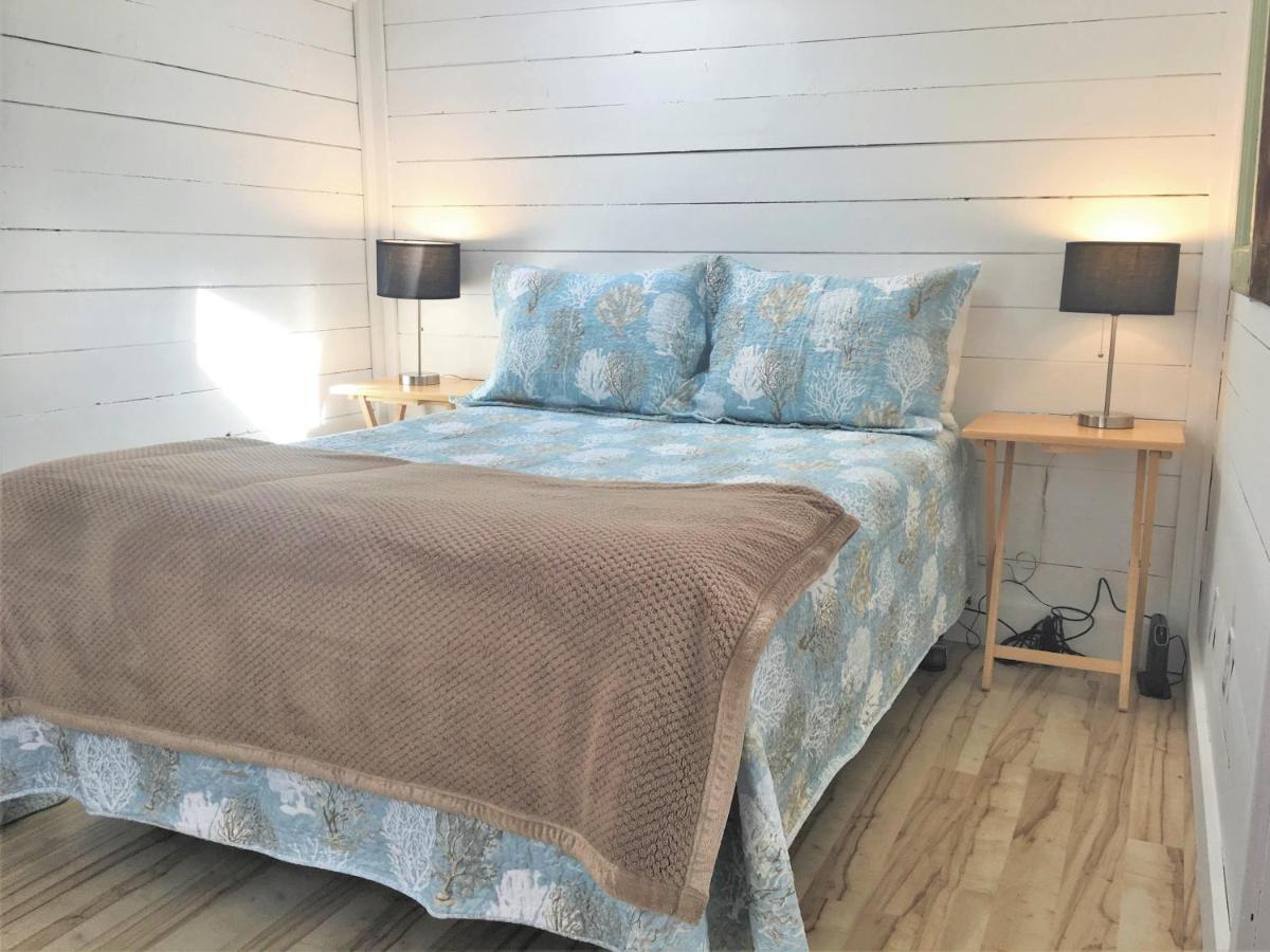 Larinda'S Landing Oceanfront Cottages Халифакс Екстериор снимка