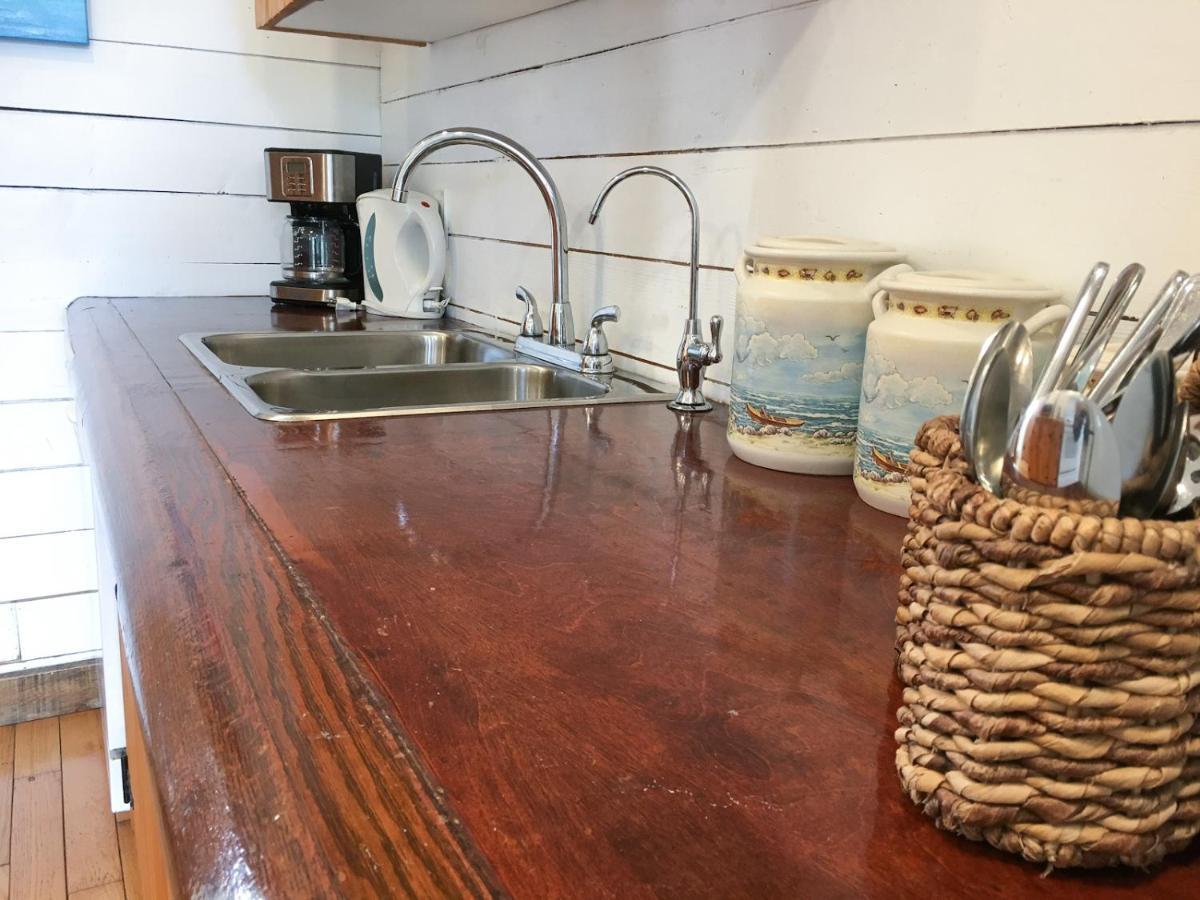 Larinda'S Landing Oceanfront Cottages Халифакс Екстериор снимка