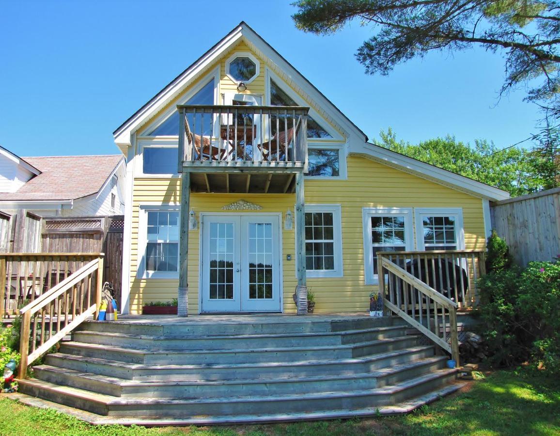 Larinda'S Landing Oceanfront Cottages Халифакс Екстериор снимка