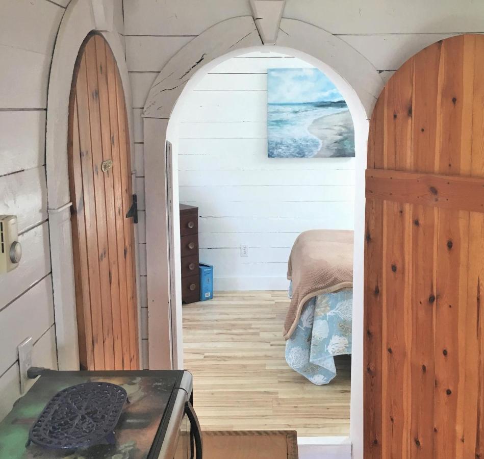 Larinda'S Landing Oceanfront Cottages Халифакс Екстериор снимка
